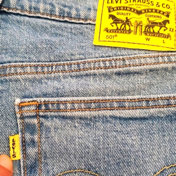 Levis Yellow tag Snoopy Shorts - Picture 3 of 8